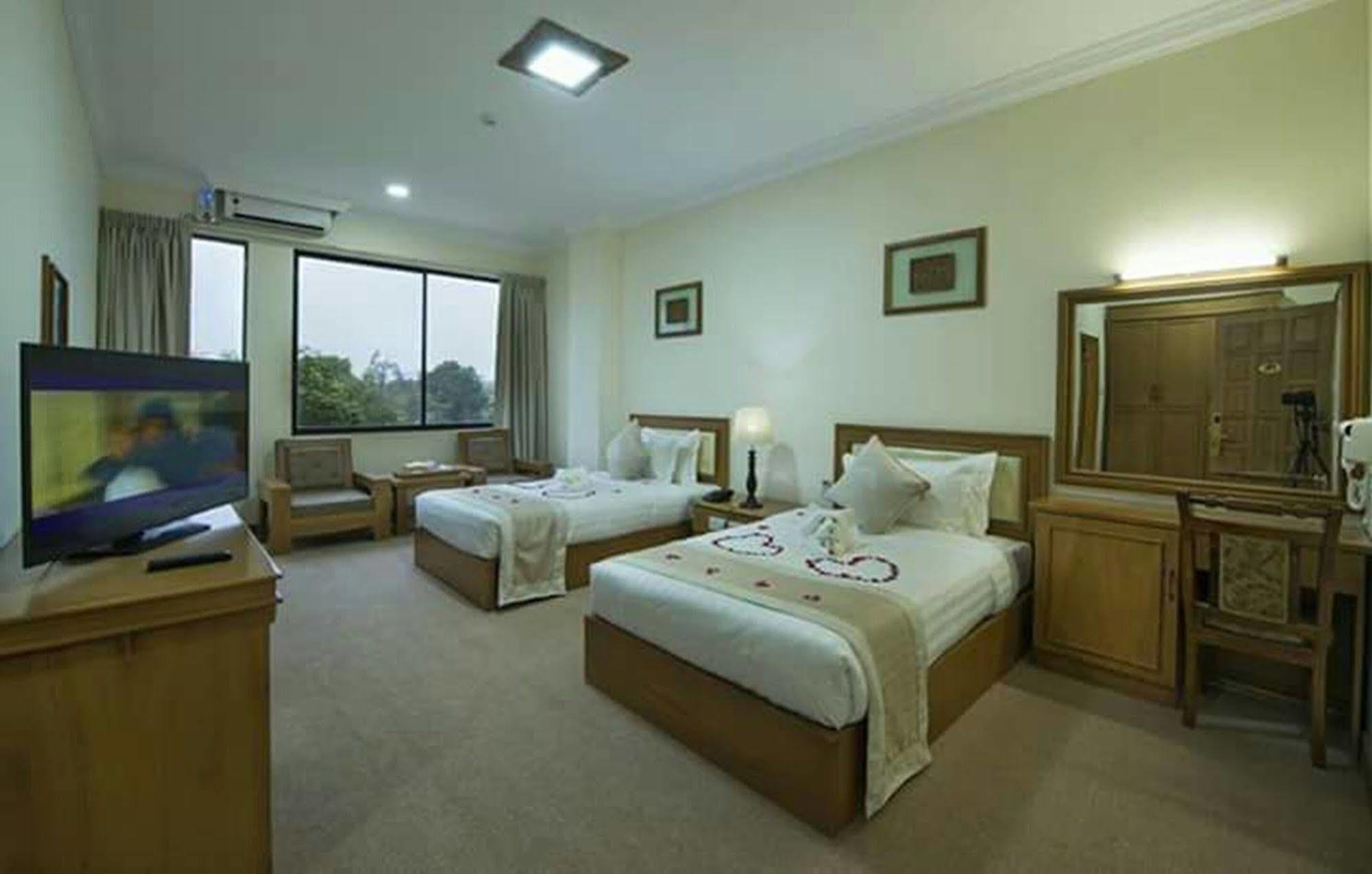 Hotel Shwe Nann Htike Pyin Oo Lwin Exteriör bild