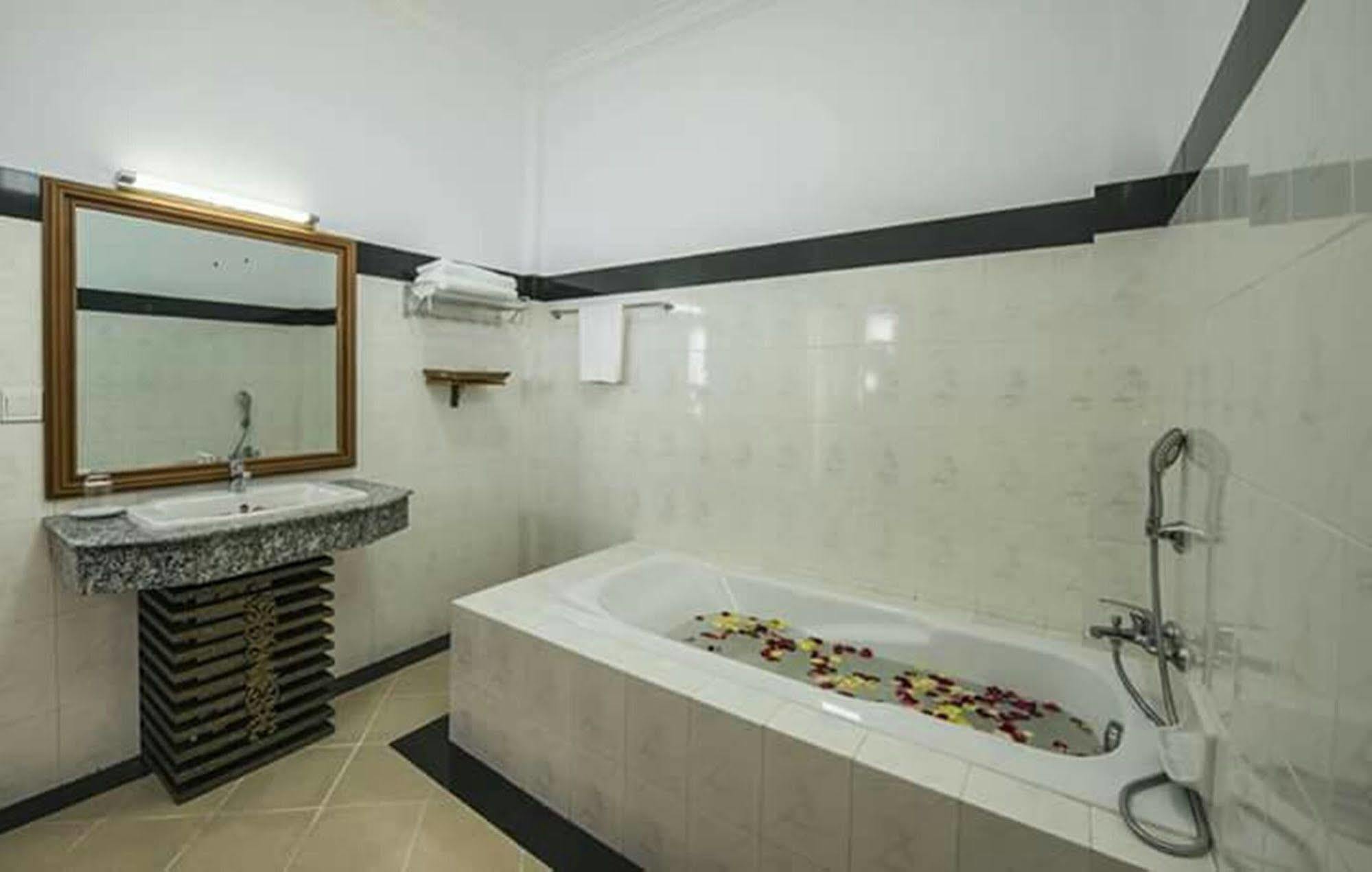 Hotel Shwe Nann Htike Pyin Oo Lwin Exteriör bild