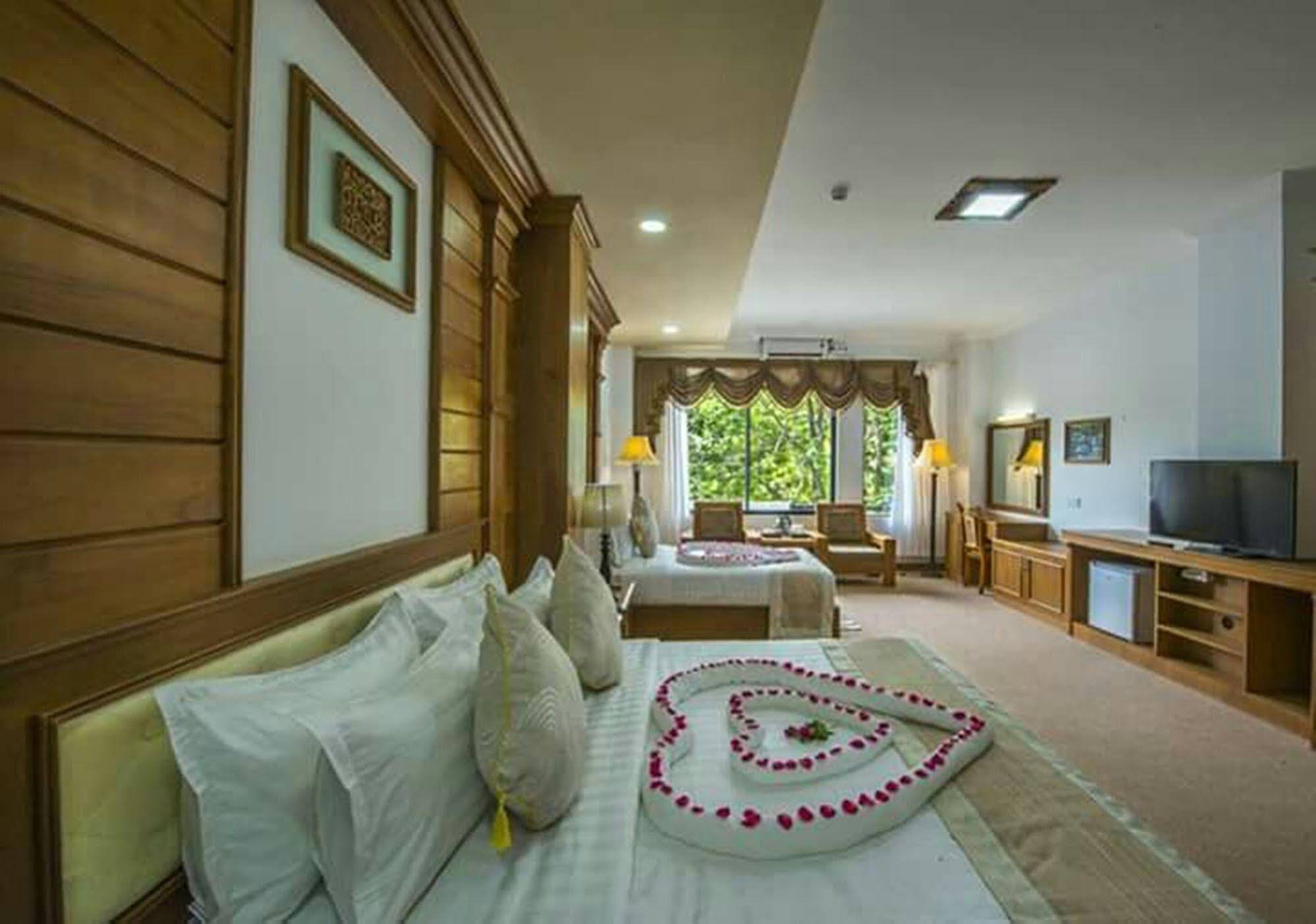 Hotel Shwe Nann Htike Pyin Oo Lwin Exteriör bild