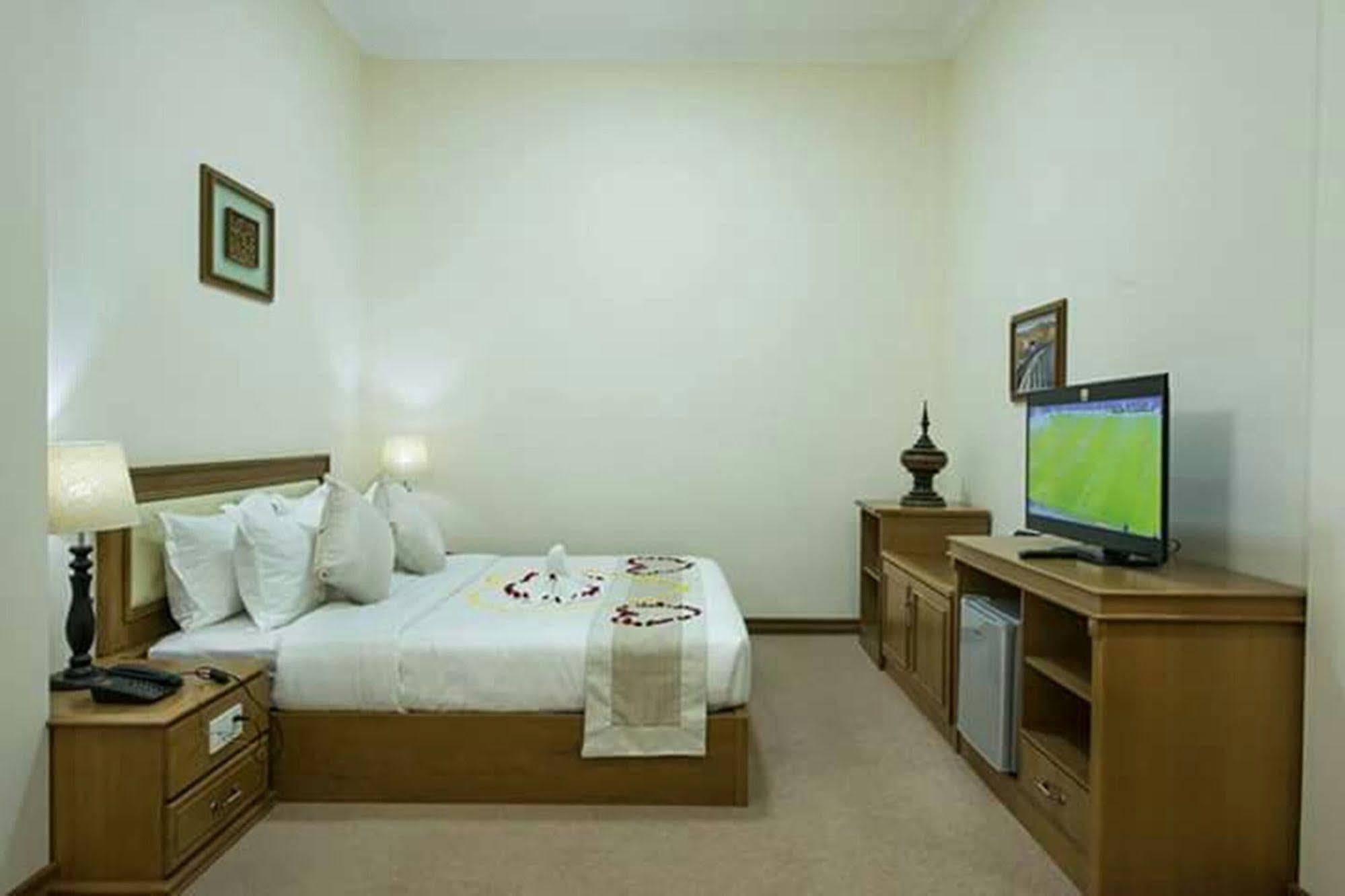 Hotel Shwe Nann Htike Pyin Oo Lwin Exteriör bild