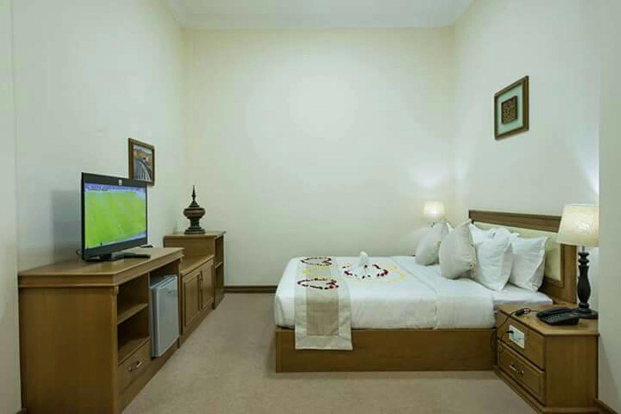 Hotel Shwe Nann Htike Pyin Oo Lwin Exteriör bild