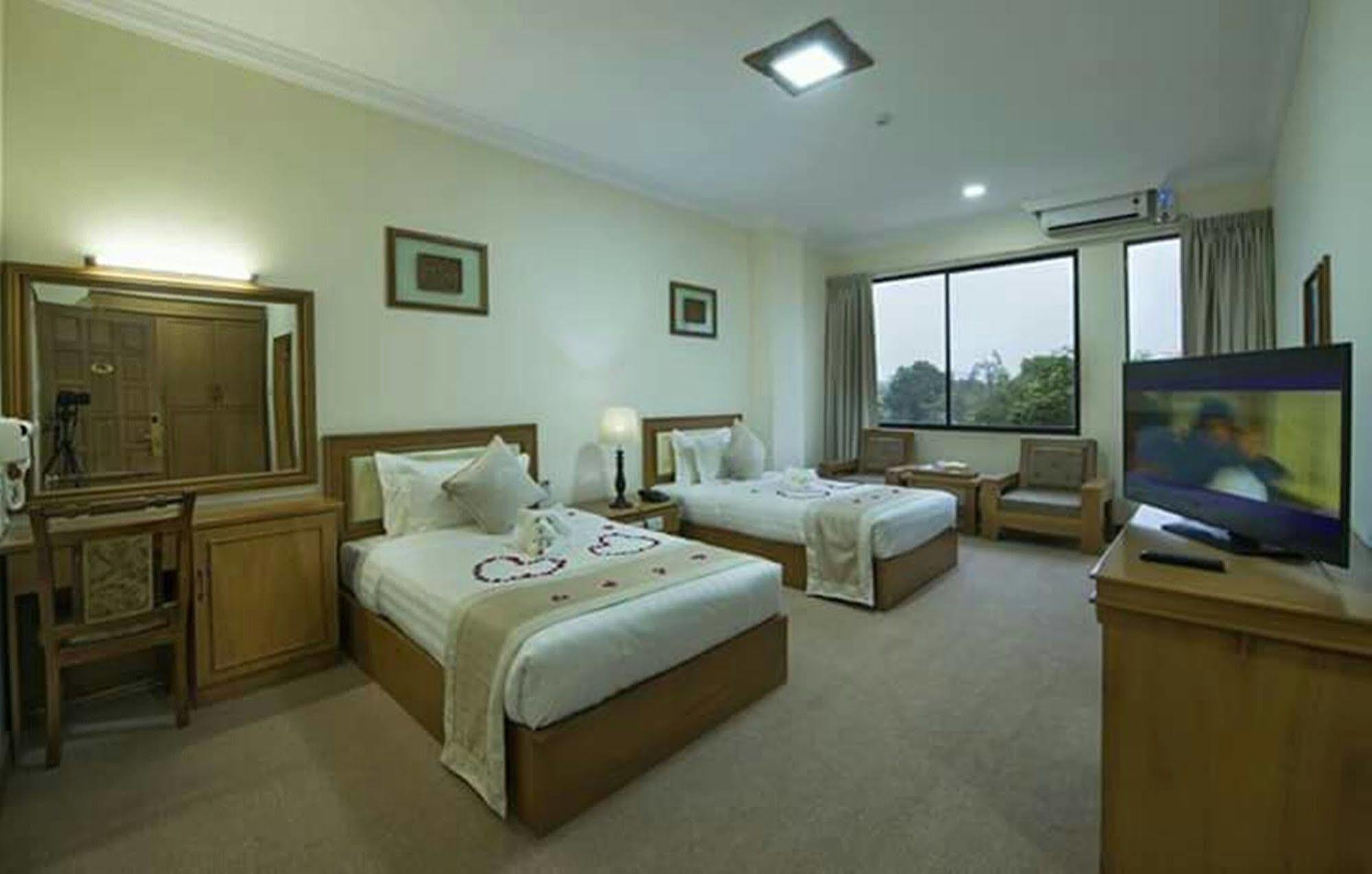 Hotel Shwe Nann Htike Pyin Oo Lwin Exteriör bild