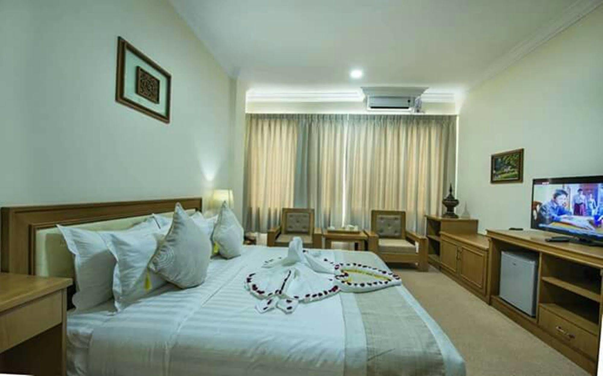 Hotel Shwe Nann Htike Pyin Oo Lwin Exteriör bild